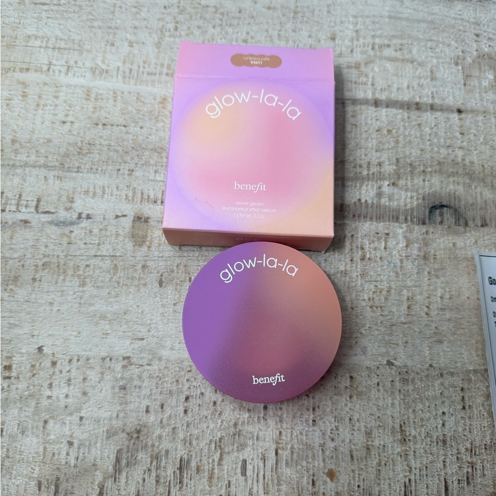 Benefit blurring highlighting powder